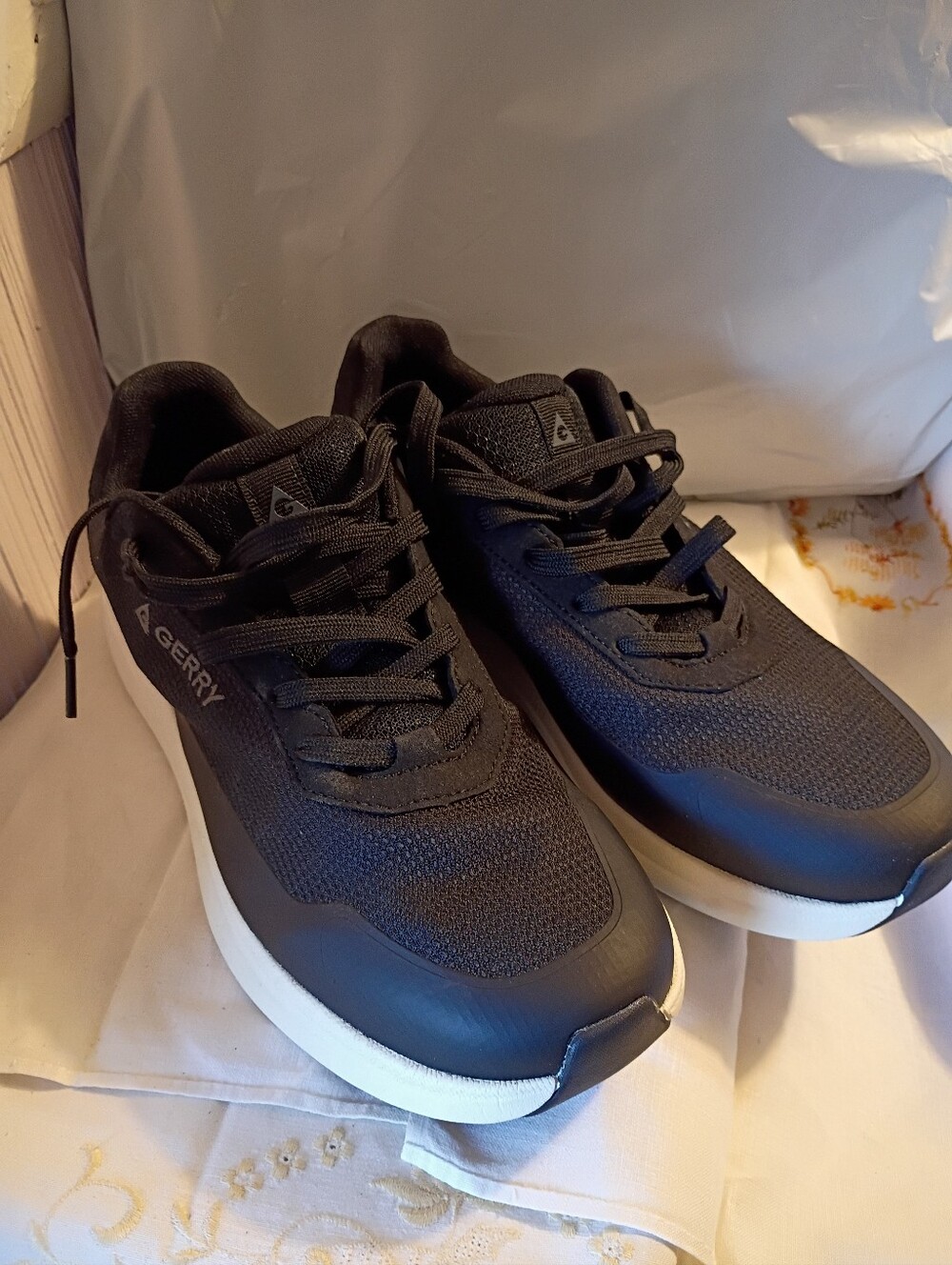 Clearance!Gerry Creston Athletic/Black  Casual Shoes Men’s Size 10 Light Weight